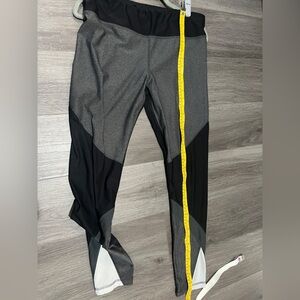 Women’s workout leggings tights pants Black gray white Large